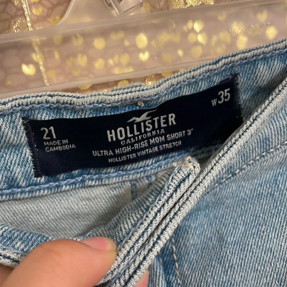 Hollister ultra high rise light wash mom shorts, size 21/35 NWT